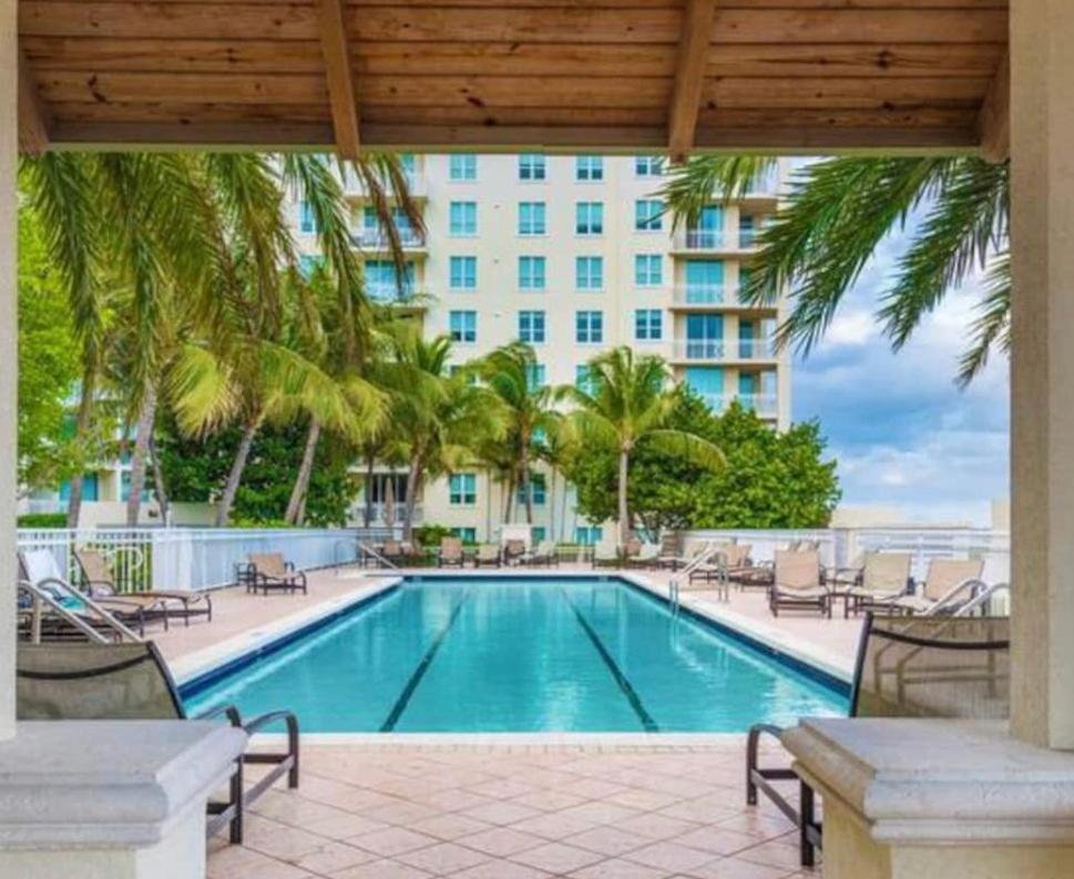 Tropical Coastal Resort 波因顿海滩 外观 照片